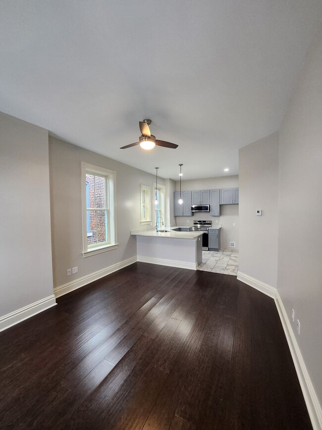 Building Photo - Newly Renovated One Bedroom Available
