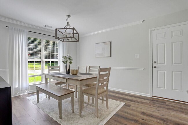Building Photo - 3 bedroom 2.5 bath with bonus room in Lega...