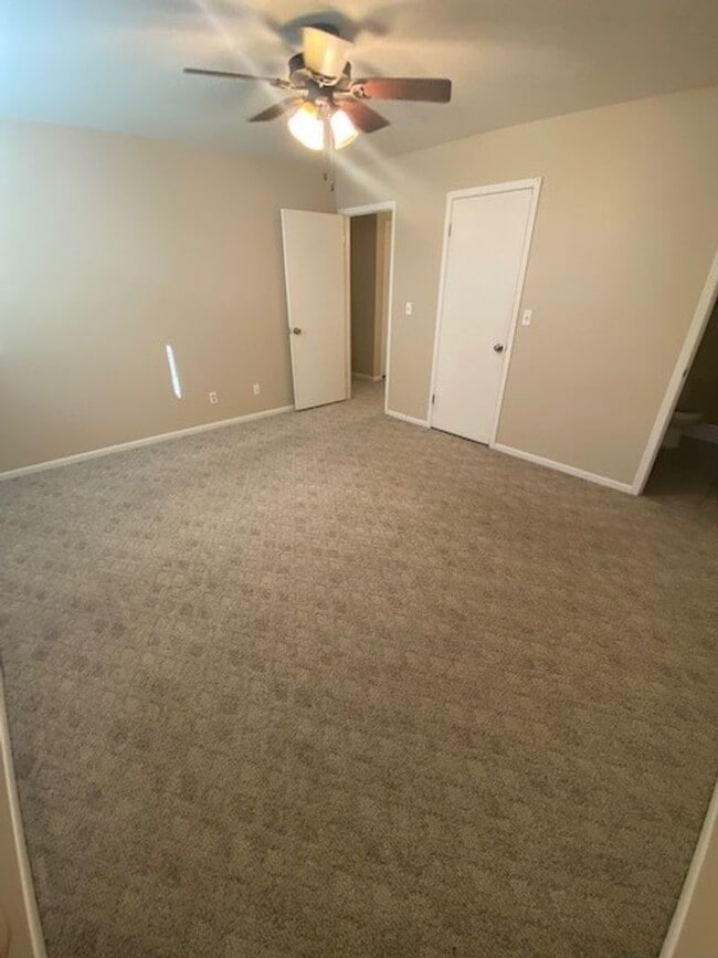 Building Photo - 1014 Plaza Del Sol