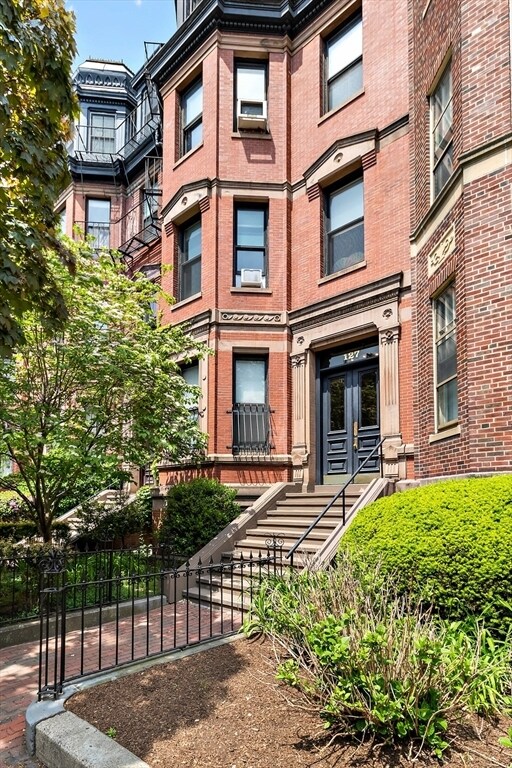 Building Photo - 127 Marlborough St