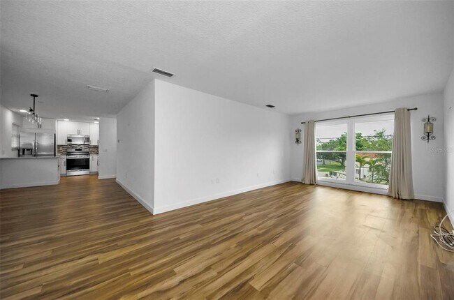 Building Photo - 2700 Bayshore Blvd