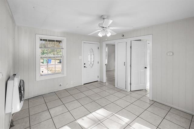 Building Photo - 208 3rd St