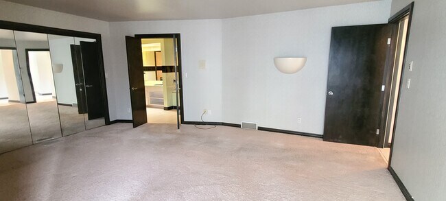 Building Photo - 1460 West Alex Bell Road