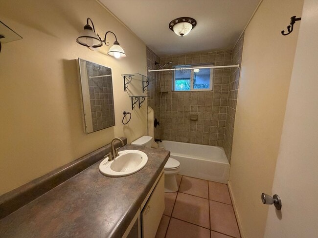 Building Photo - 465 Haiku Rd