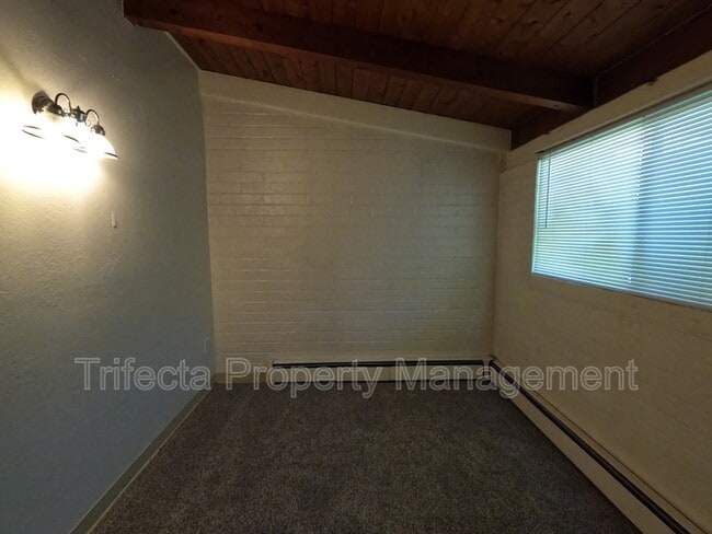 Building Photo - 610 Parker St