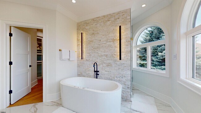 Building Photo - 31 Seaside Ct