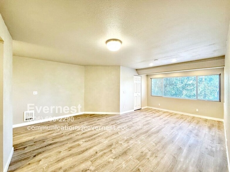 Building Photo - 12543 NE 23rd Pl