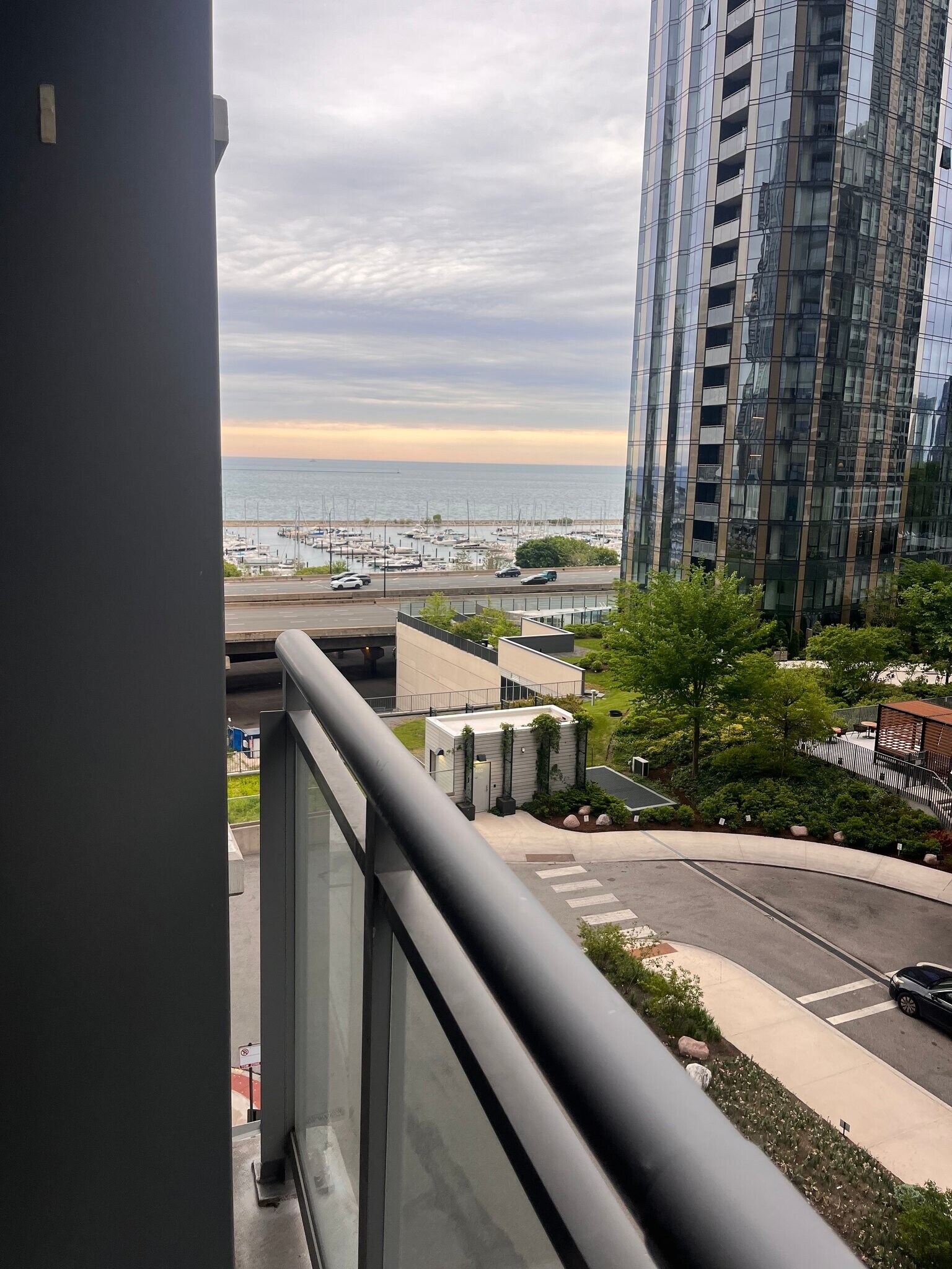 Building Photo - 450 E Waterside Dr
