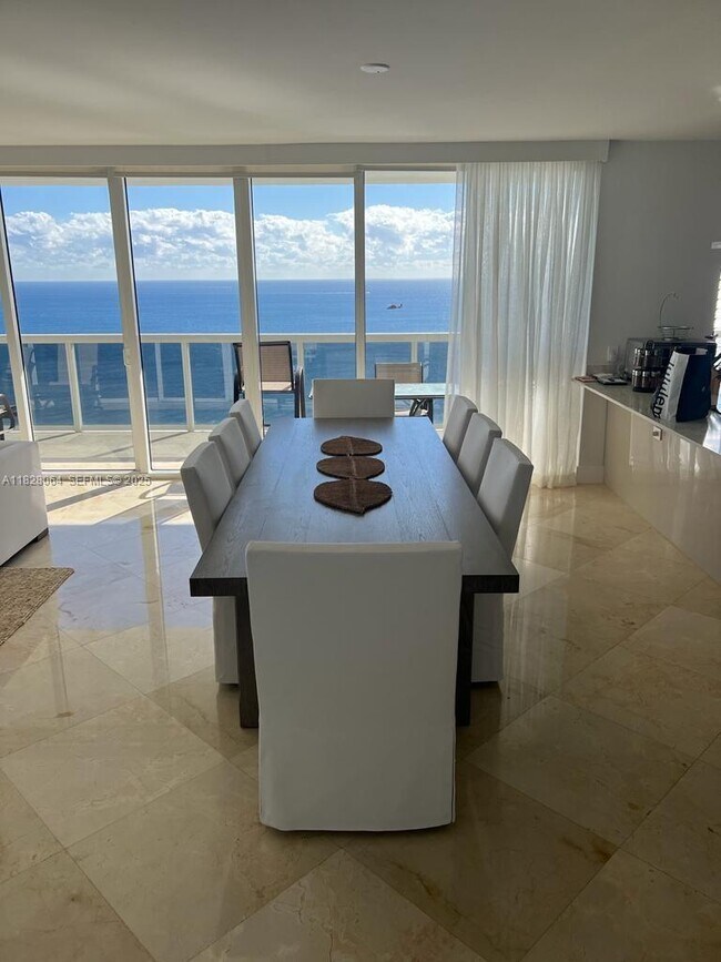 Building Photo - 1830 S Ocean Dr