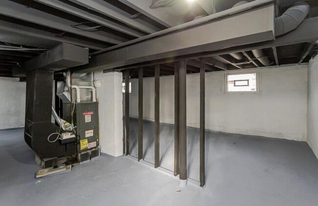 Building Photo - 3725 Leybourn Ave