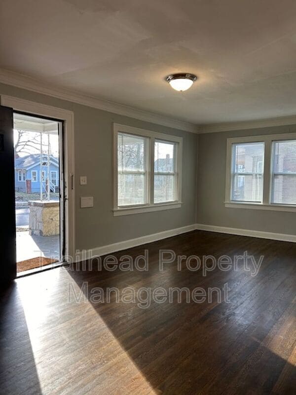 Building Photo - 4436 Flora Ave