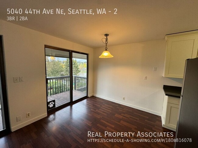 Building Photo - Laurelhurst Three Bedroom