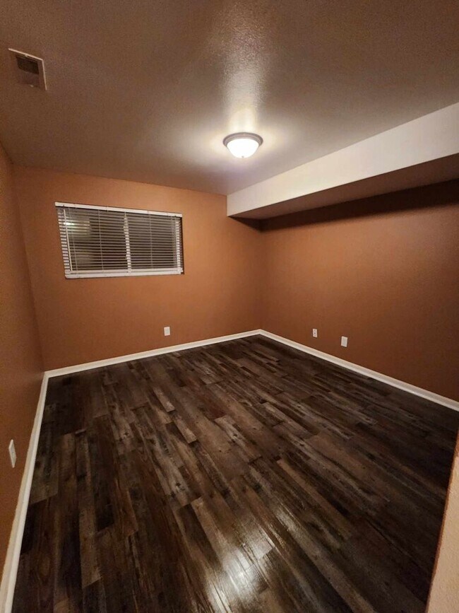 Building Photo - Spacious Three Bedroom!