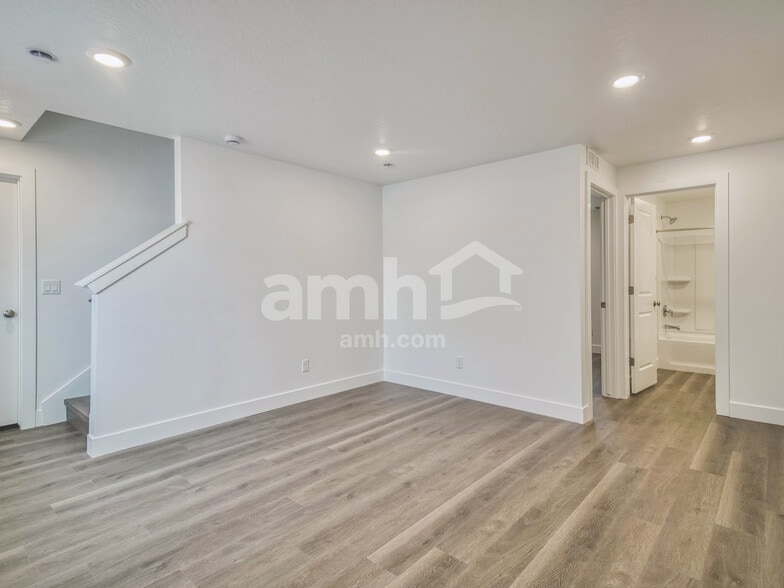 Building Photo - 7703 Castleton Ln