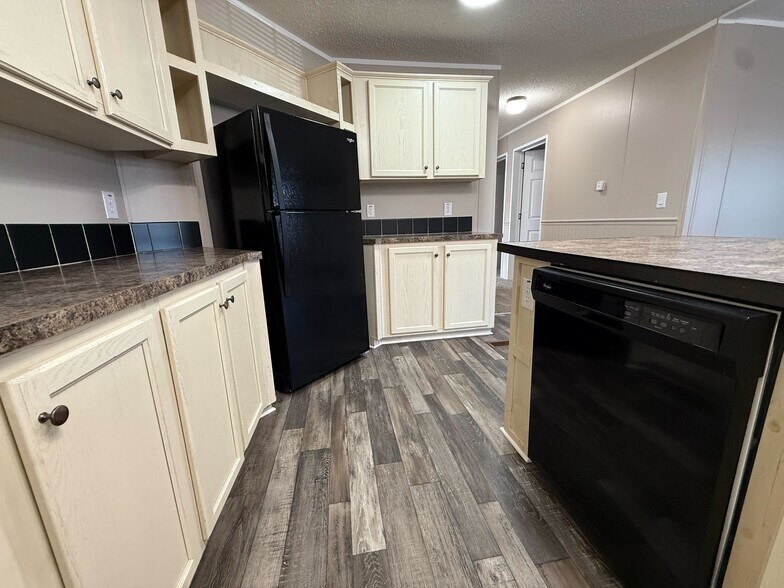 Building Photo - 12457 St Michel Ave