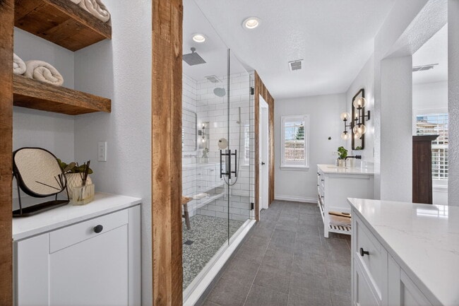 Building Photo - "Spacious 5-Bedroom Retreat on South Quantock Way - Perfectly Designed for Comfort and Style!"  A...