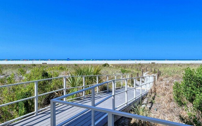 Building Photo - 1738 Siesta Dr