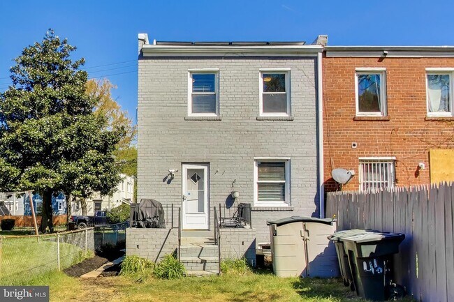 Building Photo - 4609 Hillside Rd SE