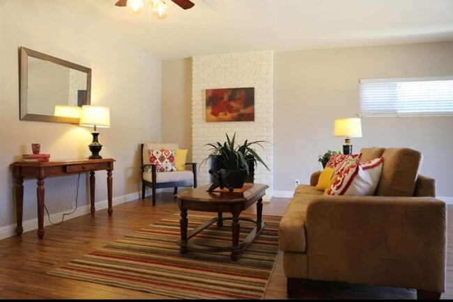 Building Photo - Solar Panel house in San Jose- Huge living...