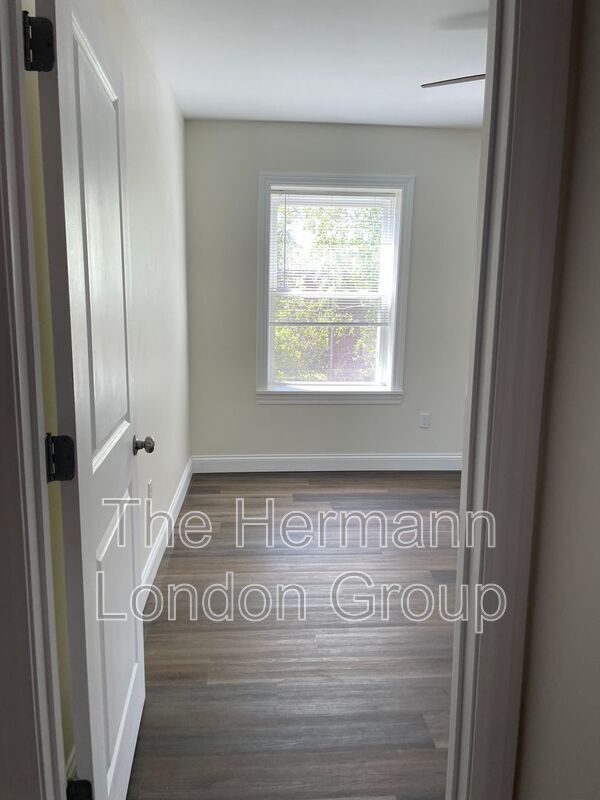 Building Photo - 4544 Flad Ave