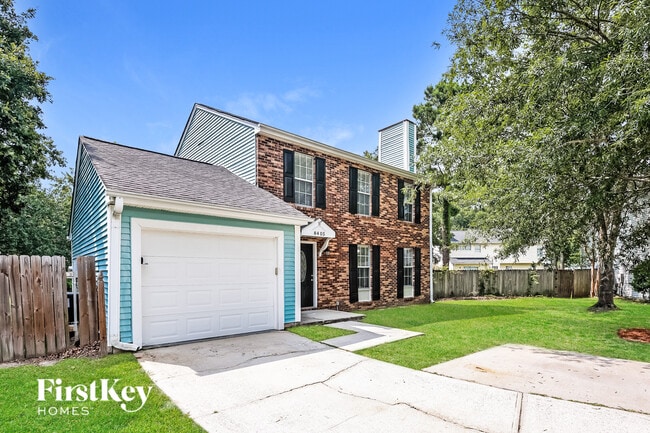 Building Photo - 8405 Old Carriage Ct