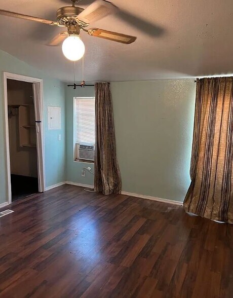 Building Photo - 2640 S Cottonwood Ln