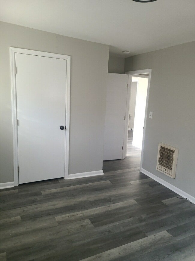 Building Photo - 712 28th Ave N