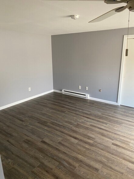 Building Photo - 12 Maple St