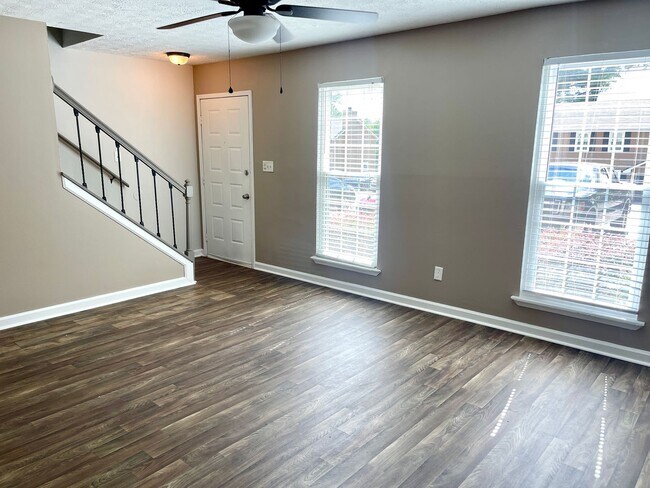 Building Photo - Welcome to this sleek and modern 2 bedroom...