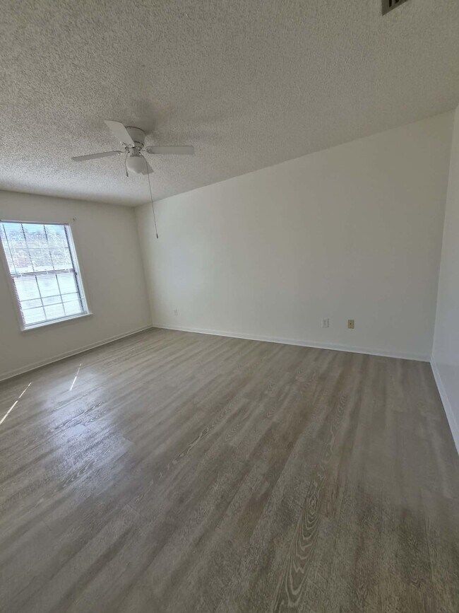 Building Photo - 57 Shores Blvd