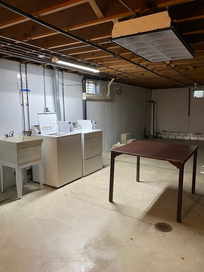 Building Photo - 116 S Cooper Rd