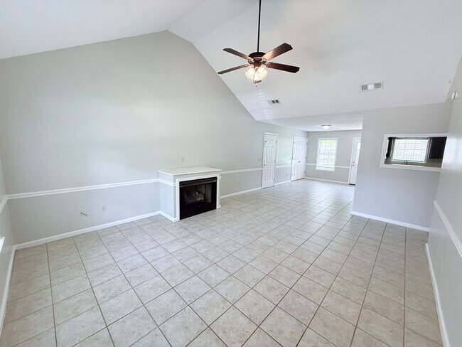 Building Photo - 1001 Creekside Pl