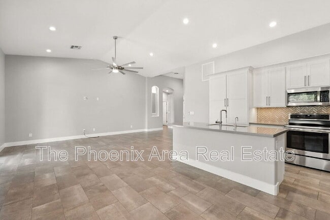 Building Photo - 25818 S Hollygreen Dr