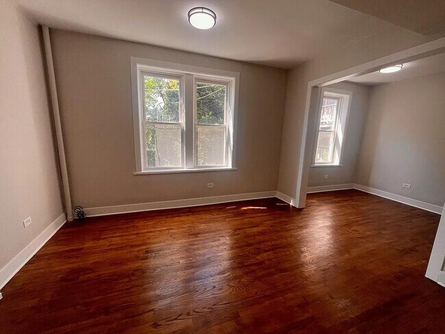 Building Photo - 2955 N Spaulding Ave