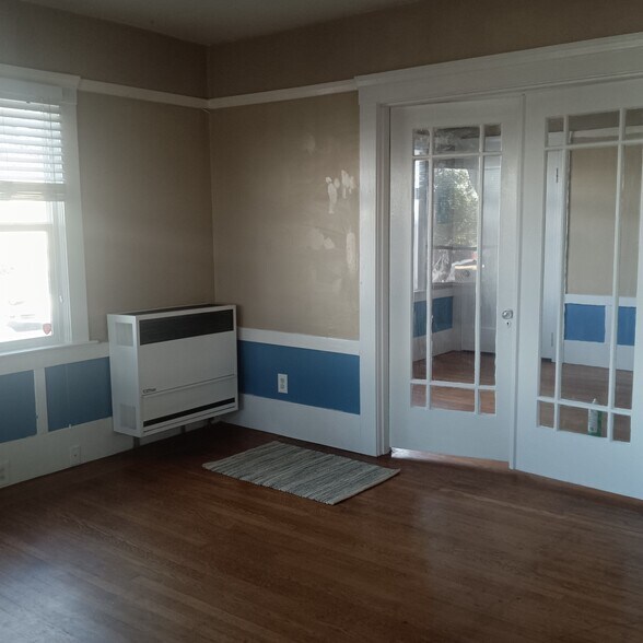Large room - 2318 Brooks Ave
