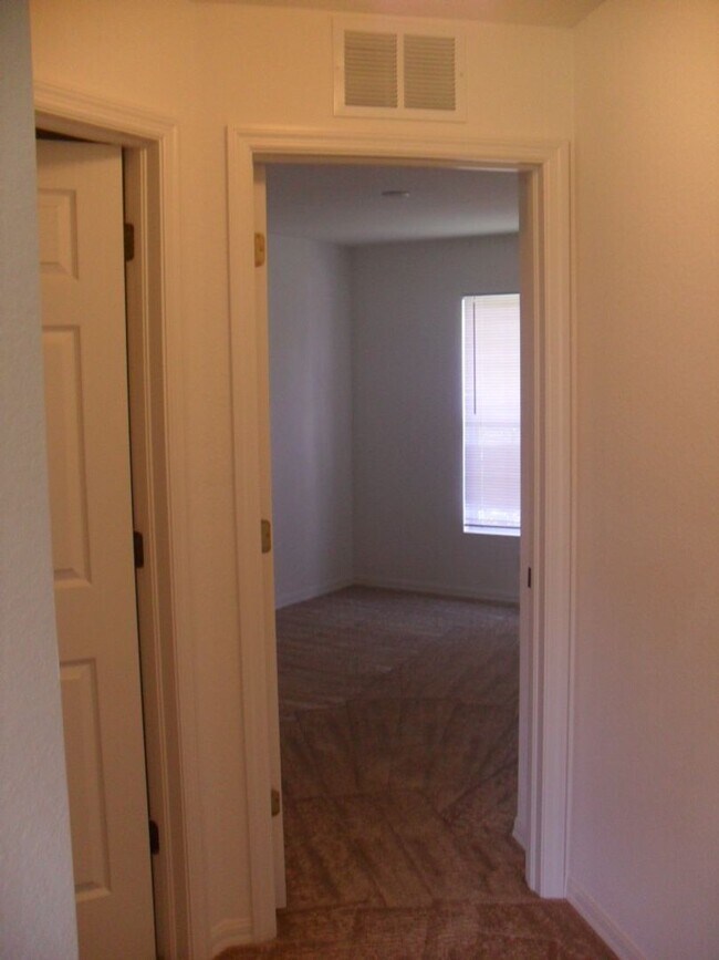 Building Photo - 1950-1952 Laverna Ave