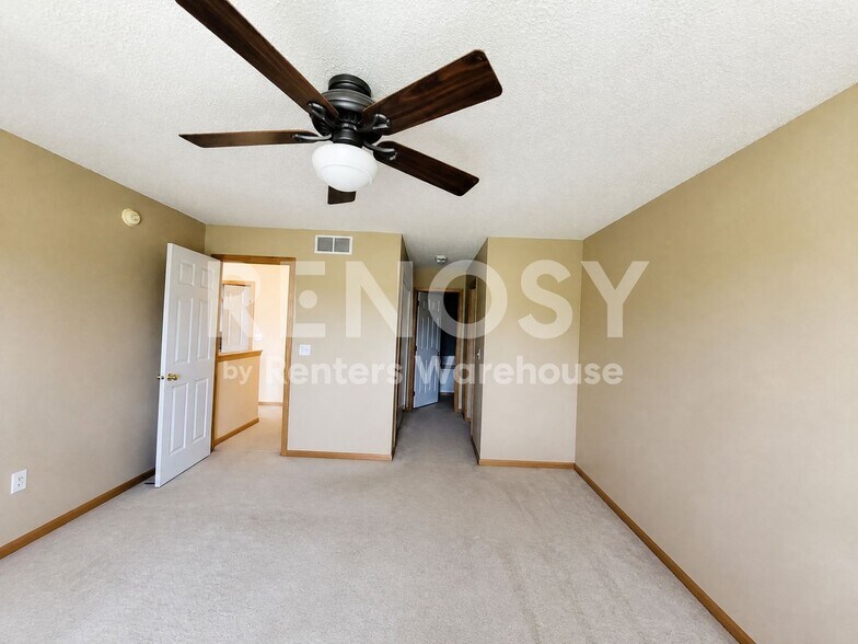Building Photo - 5501 Oriole Dr