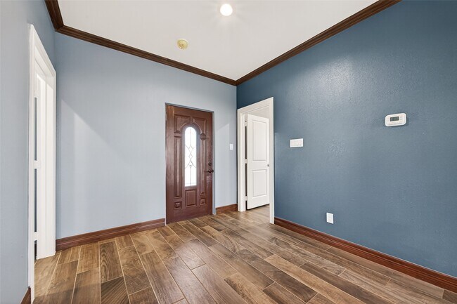 Building Photo - 2410 Engeling Rd