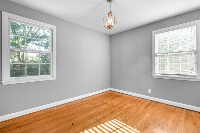 Building Photo - 702 Canebrake Dr