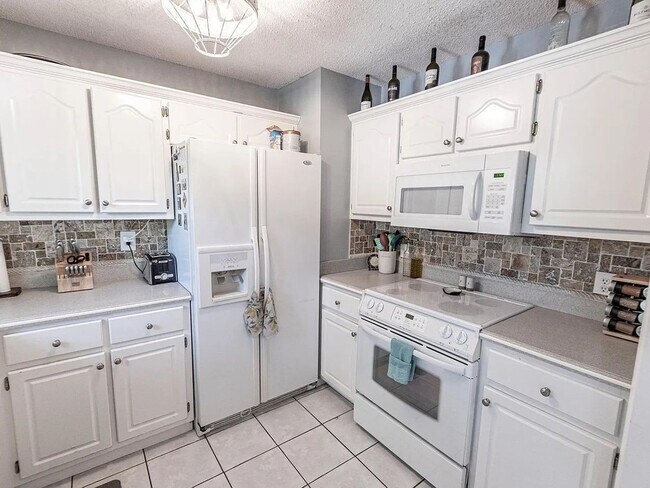 Building Photo - 379 Red Fox Rd