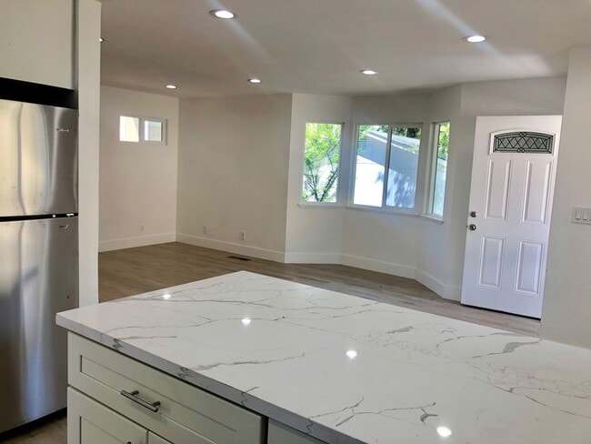 Building Photo - 3BD Townhome in Windsor | Private Yard + Garage | Walk to Shops + Wine Country