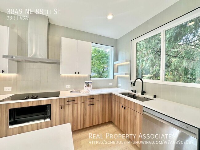 Building Photo - 3849 NE 88th St