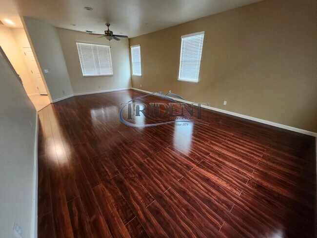 Building Photo - 4 bedroom 3 bath near schools and parks