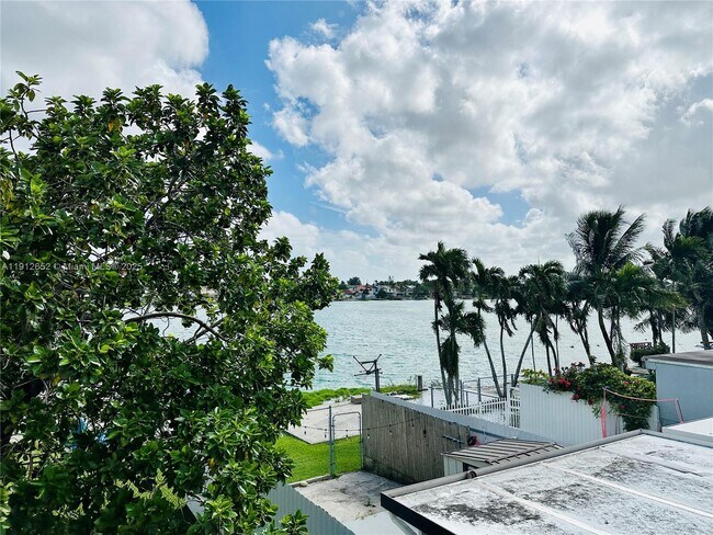 Building Photo - 7157 W 19th Ct