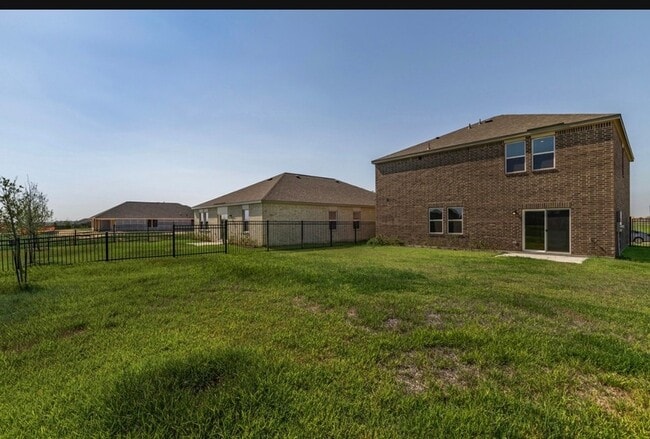 Building Photo - 27235 Blue Pool Dr