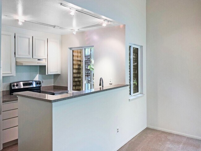 Building Photo - 532 Seaver Dr
