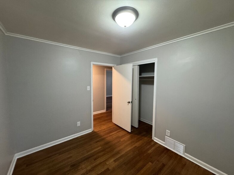 Building Photo - 1961 Croydon Ave