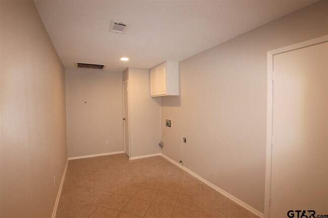 Building Photo - 15711 Echo Glen Dr