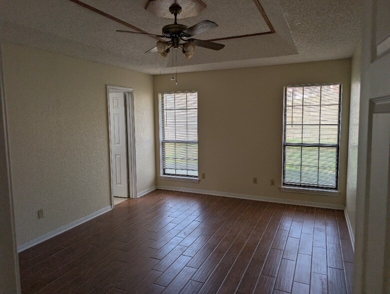 Building Photo - 2319 Whitney Dr