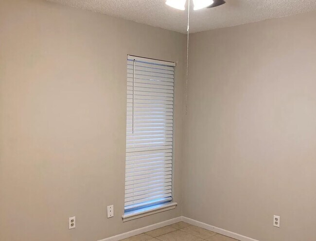 Building Photo - 733 Chaparral Cir